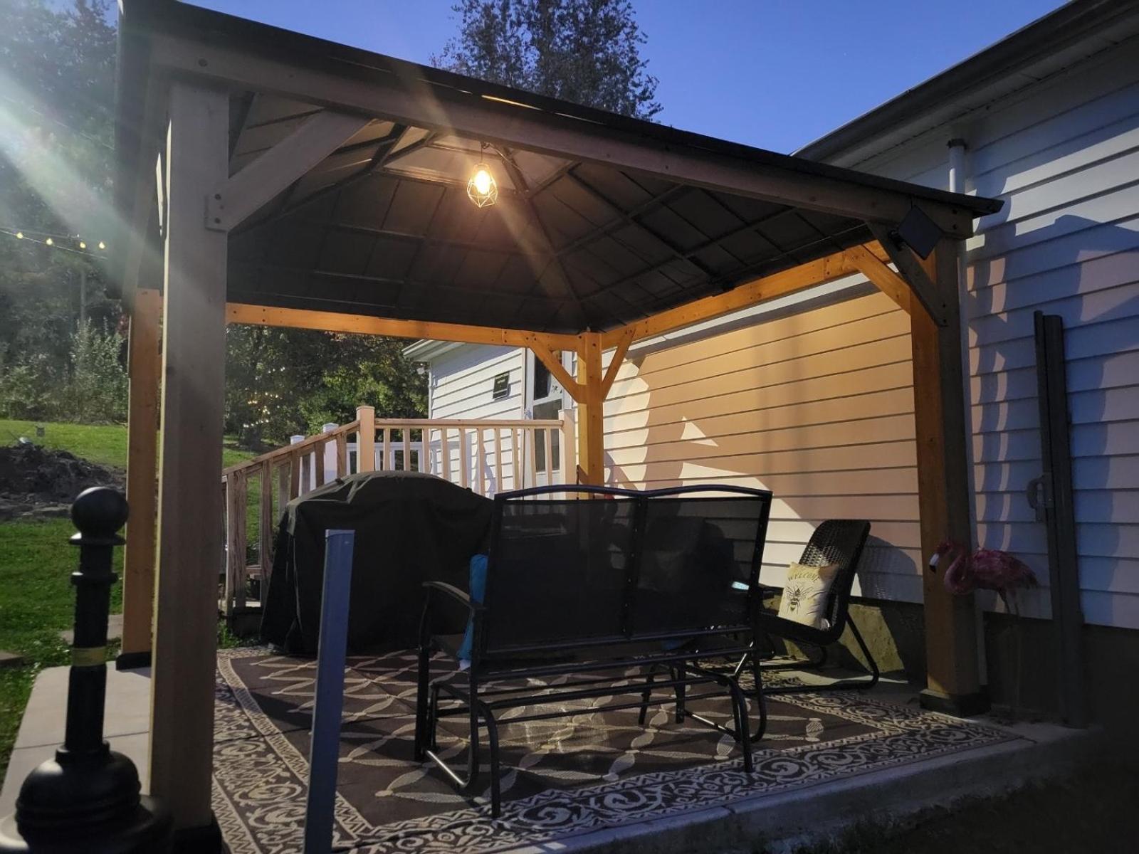 Giggling Creek Cottage - Bedjet! King Sized! Gazebo, 45 Acres, Arcades, Nintendo, More Henry Экстерьер фото